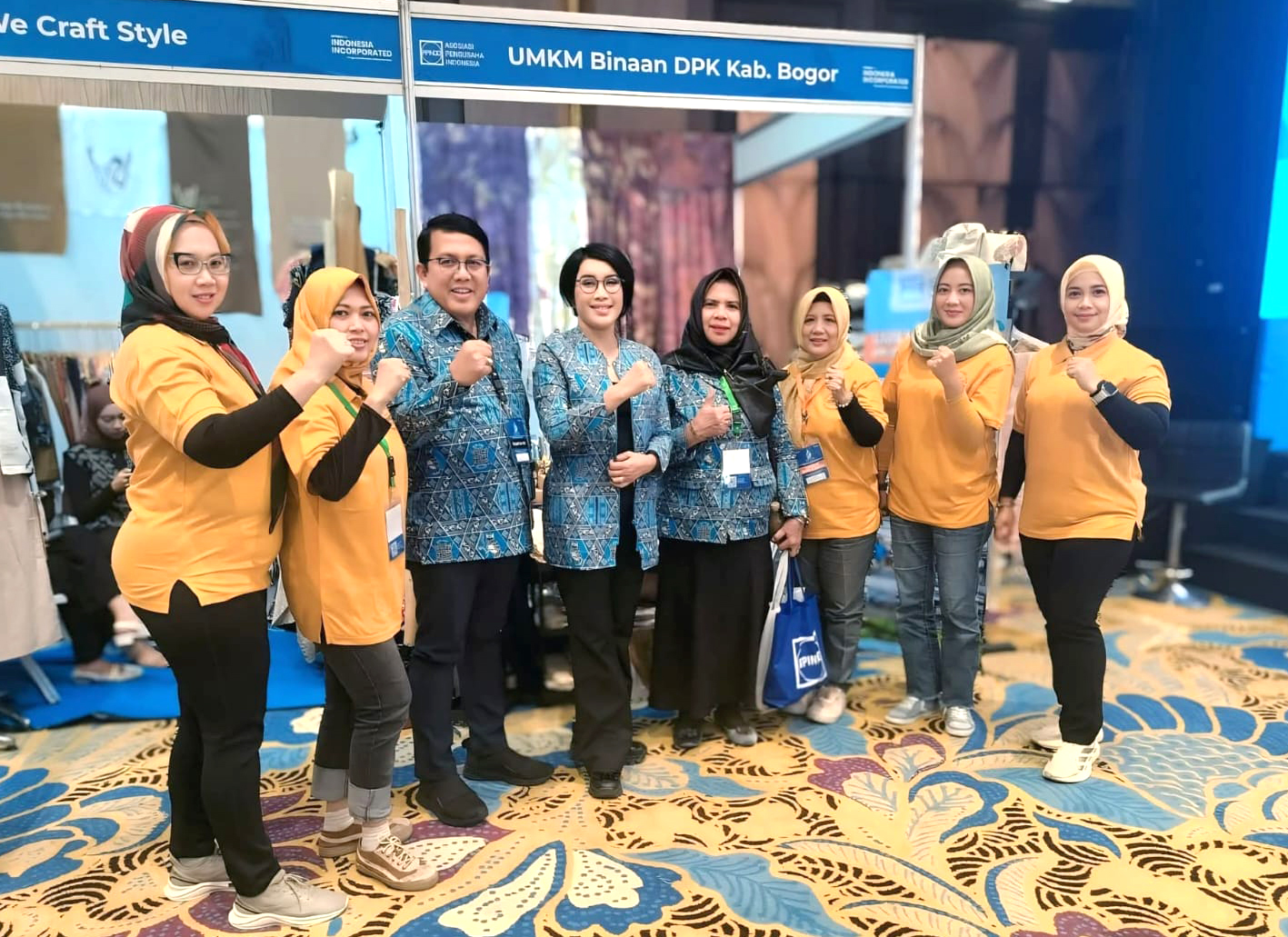 Foto bersama dengan Menteri Ketenagakerjaan, Menteri Koordinator Bidang Infrastruktur, Menteri UMKM, Menteri Ekraf, Bapak Sofyan Wanandi dan Para Ketua DPK/DPKO APINDO. [ Hari ke-2 Rakerkonas XXXIV DPN APINDO 2025 ]